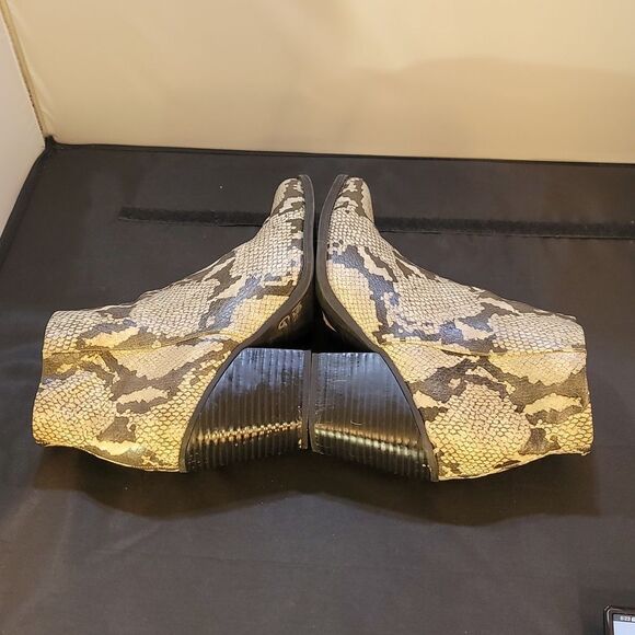 SOUL NATURALIZER COWBOY ANKLE POINTED TOE SIDE ZIPPER CHUNKY BLOCK HEEL BOOT - Picture 7 of 15